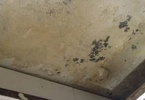墨江阳台漏水维修公司分享下墨江卫生间渗水维修需要注意哪些问题。